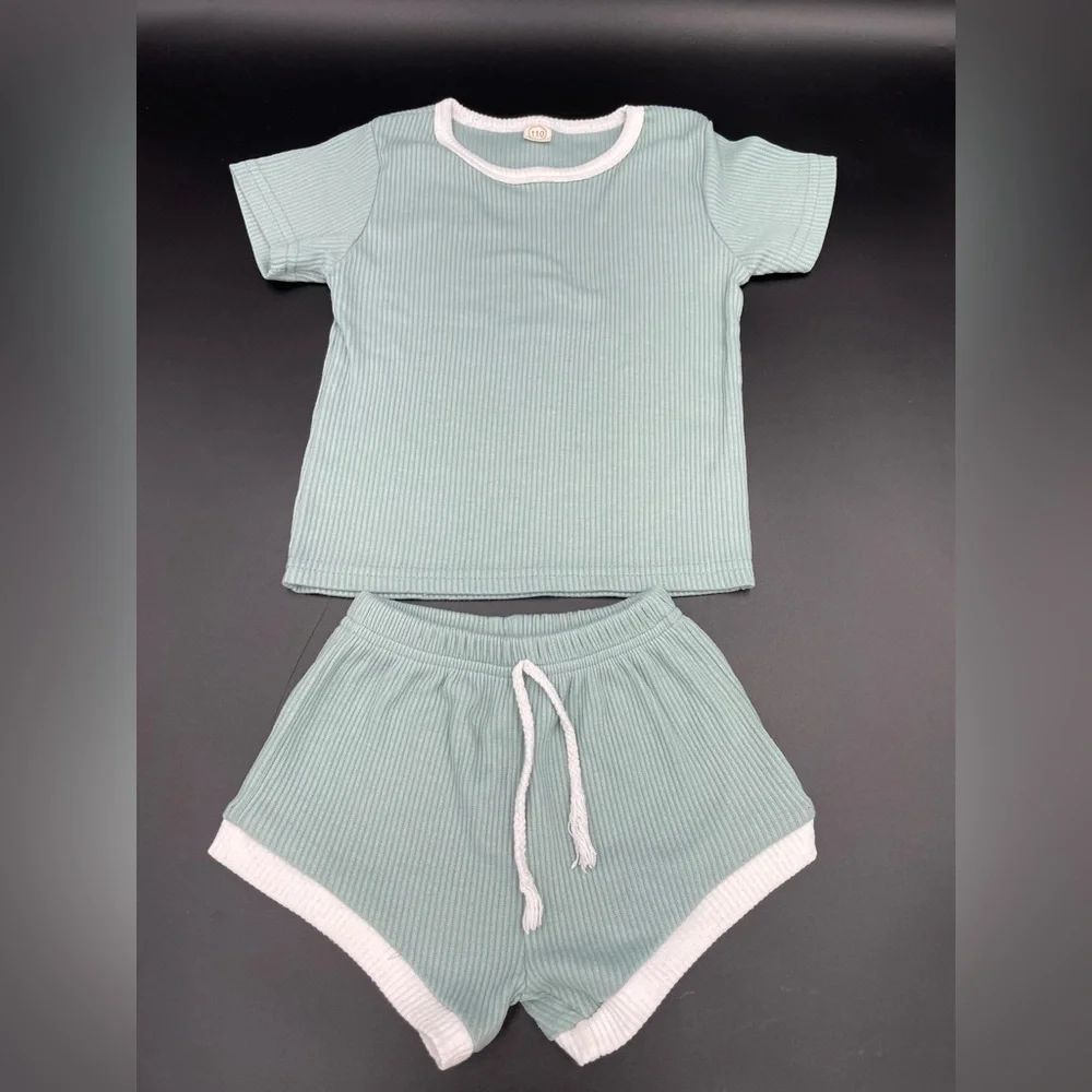 Boys / girls unisex light green short sleeve 3-4T 2pc set